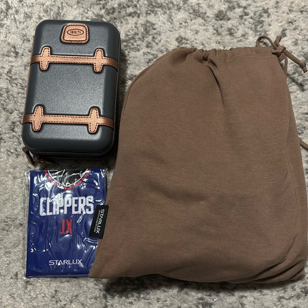 Starlux Airlines business class amenity travel kit pajamas set clippers